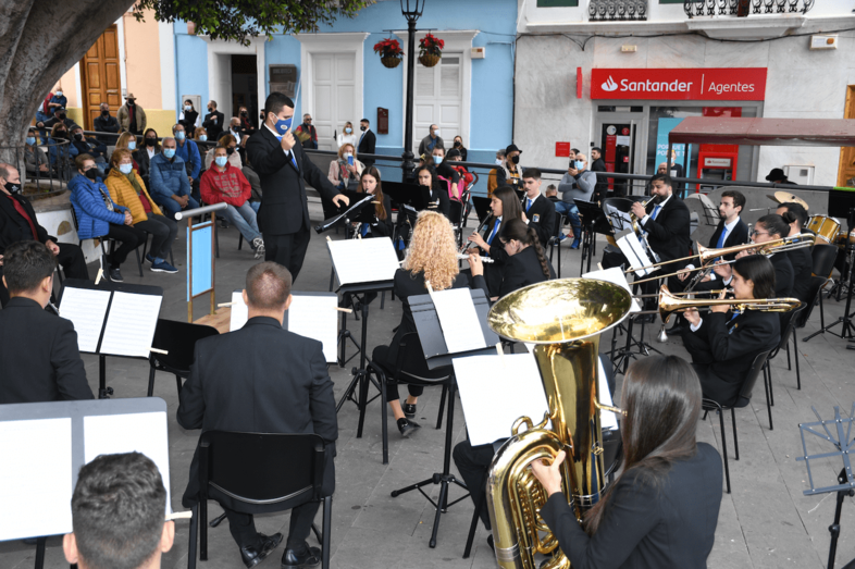 En este primer encuentro de bandas municipales participaron una quincena de agrupaciones / TA